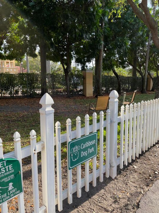 На продажу: $299,000 (2 спален, 1 ванн, 901 Квадратных фут)