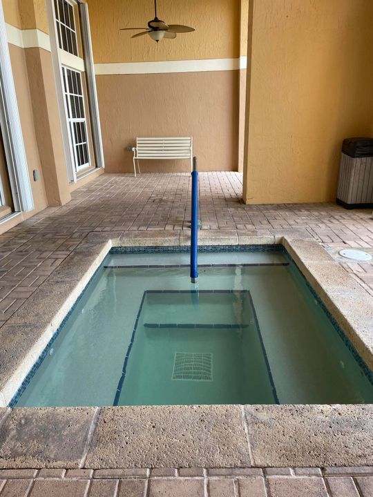 На продажу: $299,000 (2 спален, 1 ванн, 901 Квадратных фут)