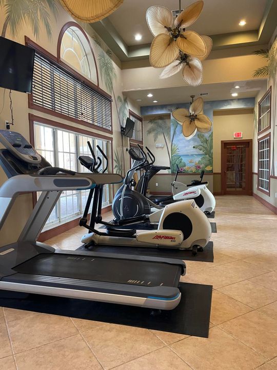 На продажу: $299,000 (2 спален, 1 ванн, 901 Квадратных фут)