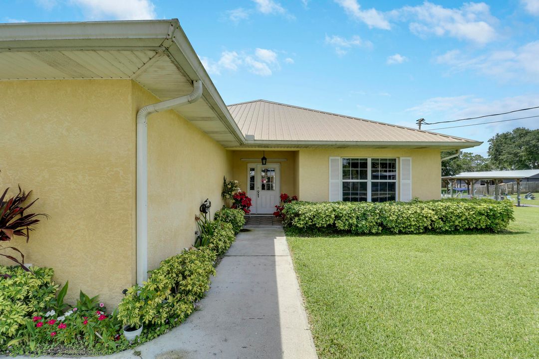 For Sale: $450,000 (3 beds, 2 baths, 1330 Square Feet)