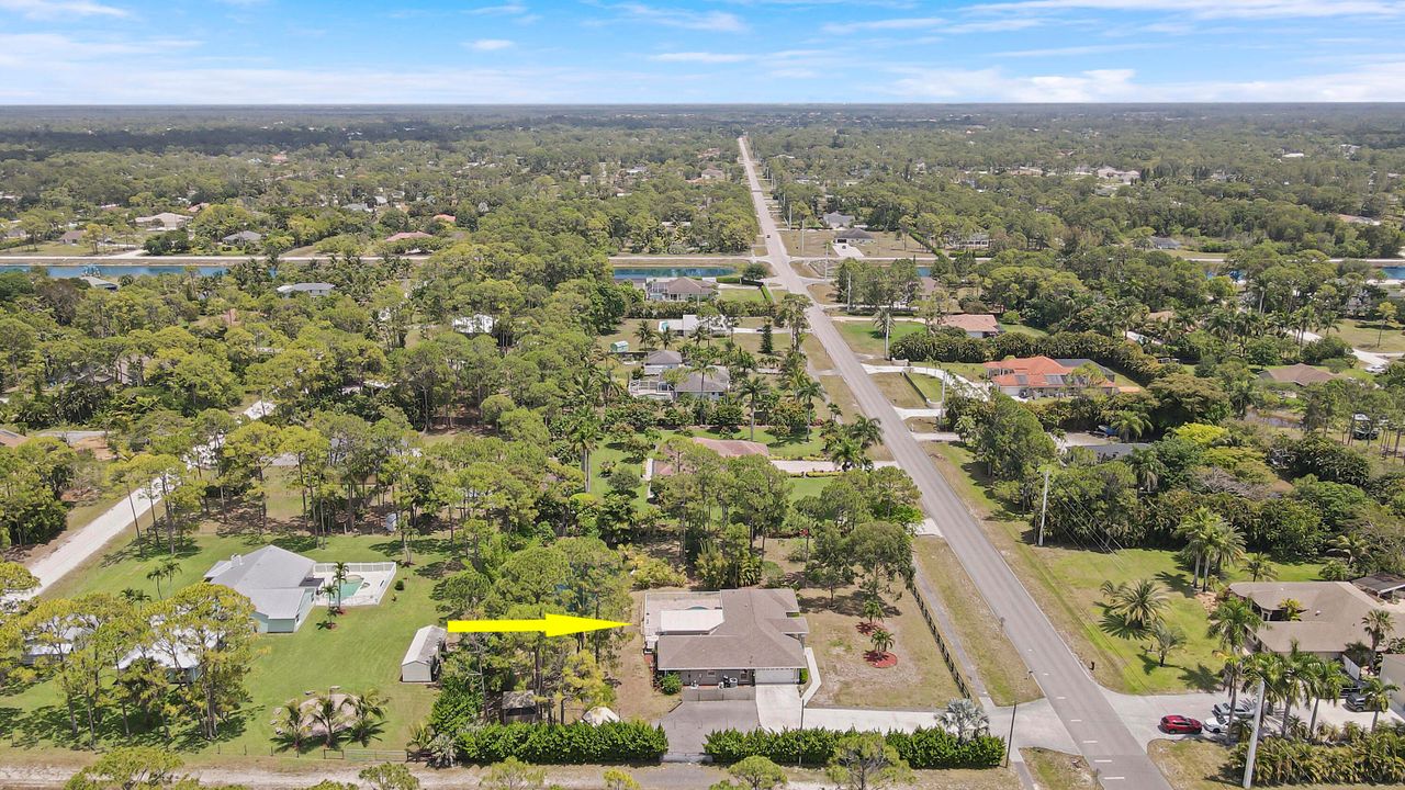 合同活跃: $670,000 (4 贝兹, 2 浴室, 1977 平方英尺)