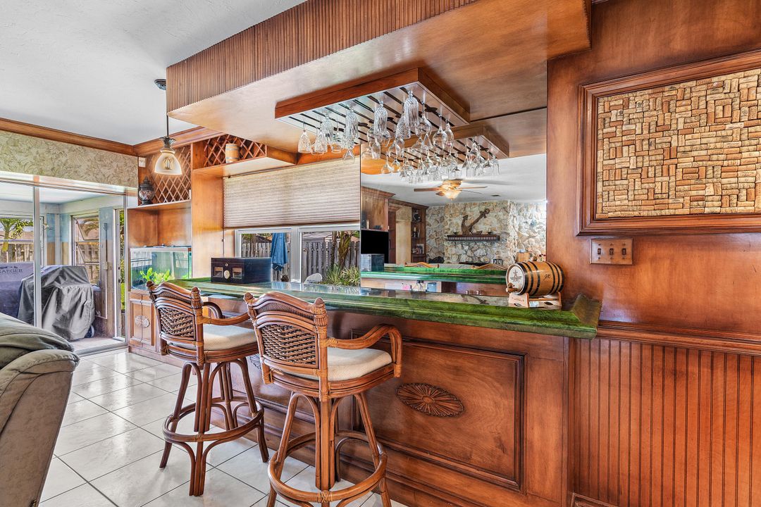 合同活跃: $549,000 (3 贝兹, 2 浴室, 1874 平方英尺)