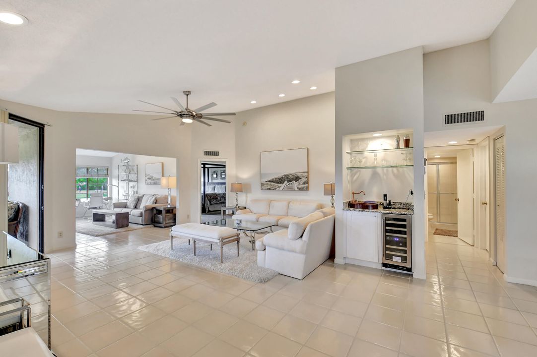 Activo con contrato: $9,500 (2 camas, 2 baños, 1686 Pies cuadrados)