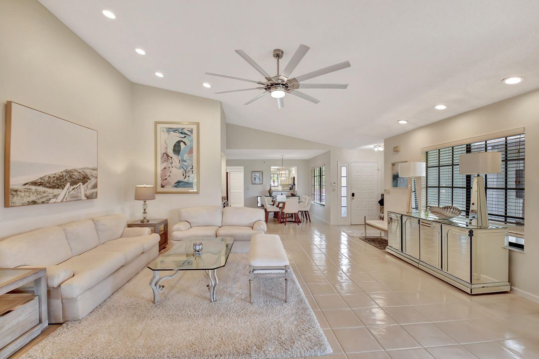 Activo con contrato: $9,500 (2 camas, 2 baños, 1686 Pies cuadrados)