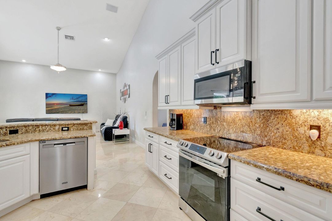 For Sale: $900,000 (4 beds, 3 baths, 2942 Square Feet)