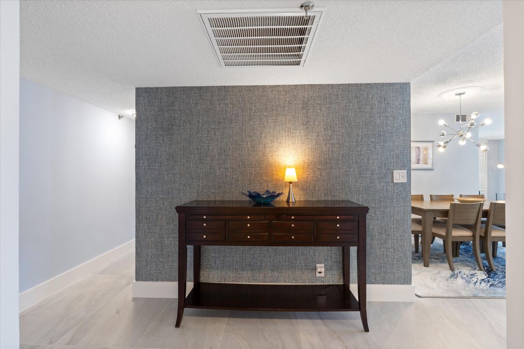 Под контрактом: $11,000 (3 спален, 2 ванн, 1852 Квадратных фут)