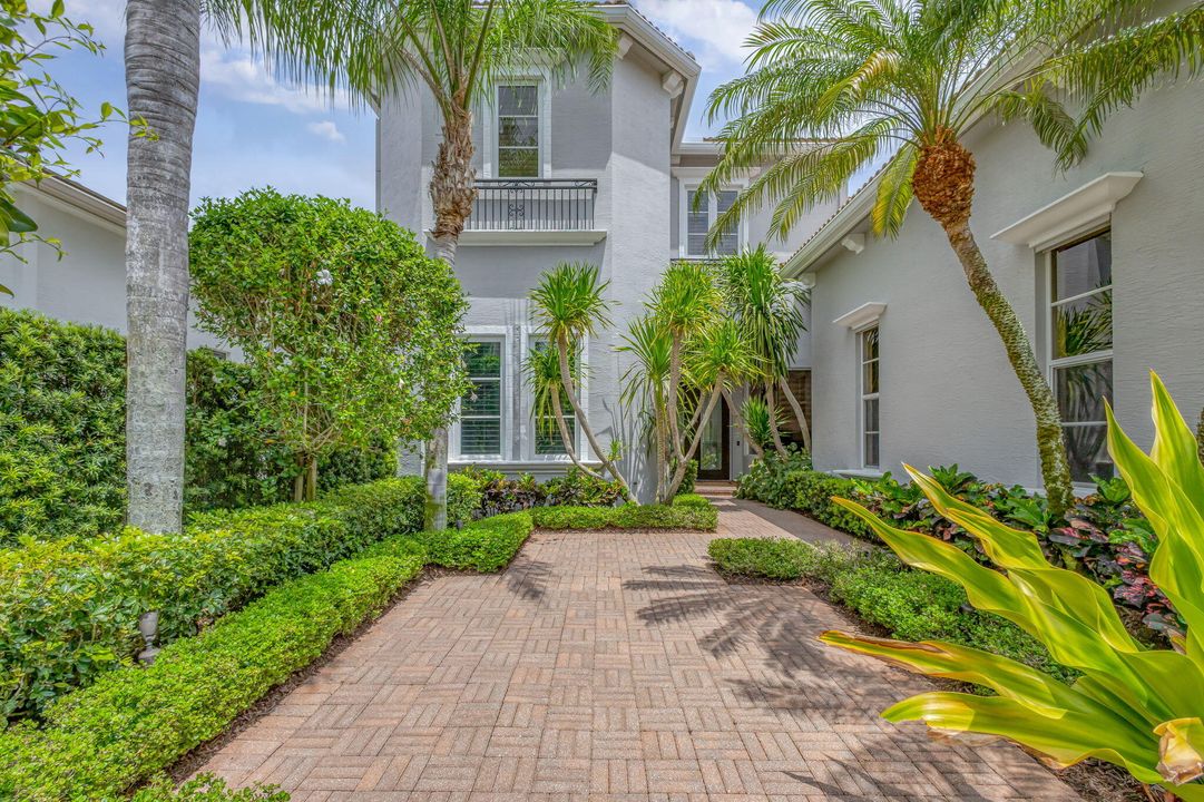 Под контрактом: $2,395,000 (4 спален, 5 ванн, 3872 Квадратных фут)