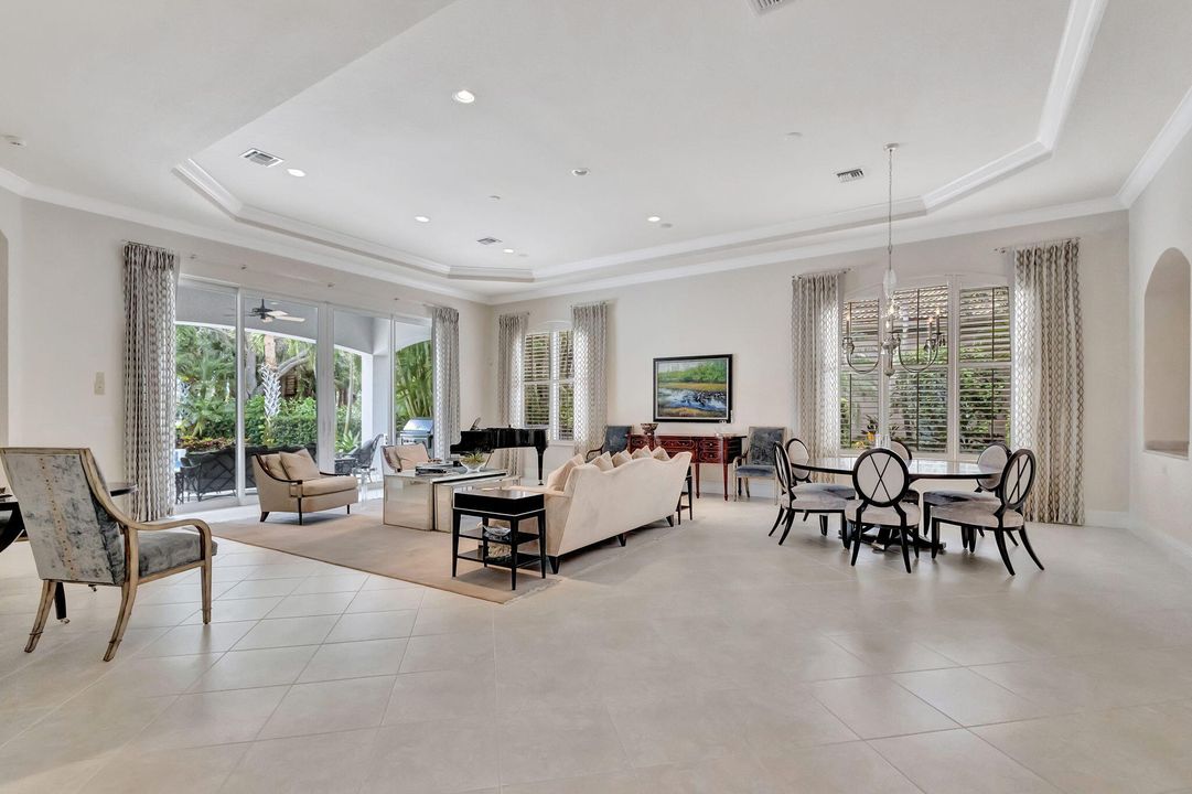 Под контрактом: $2,395,000 (4 спален, 5 ванн, 3872 Квадратных фут)