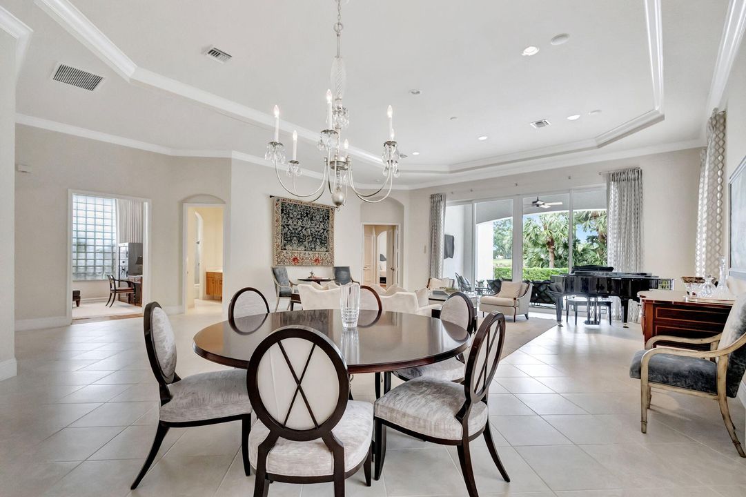 Под контрактом: $2,395,000 (4 спален, 5 ванн, 3872 Квадратных фут)