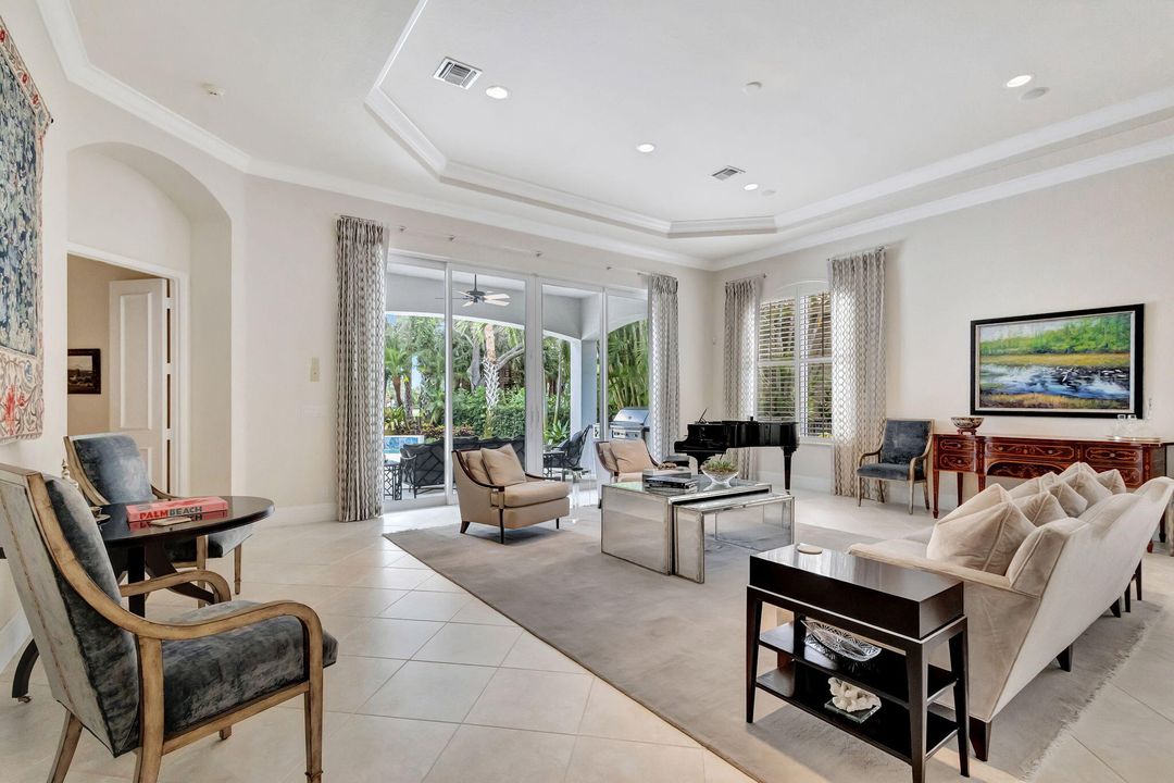 Под контрактом: $2,395,000 (4 спален, 5 ванн, 3872 Квадратных фут)