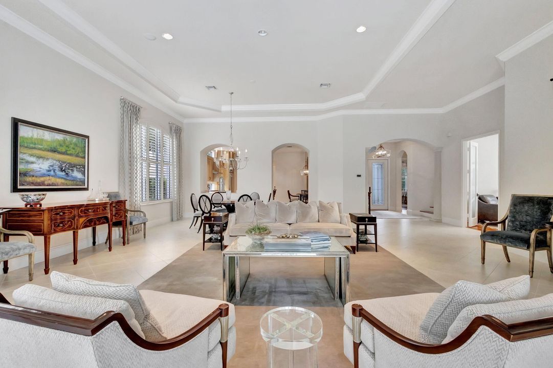 Под контрактом: $2,395,000 (4 спален, 5 ванн, 3872 Квадратных фут)