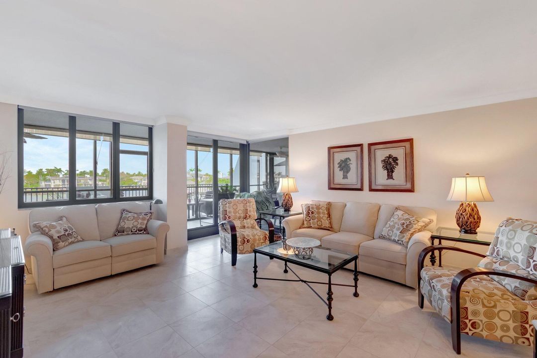 Под контрактом: $1,250,000 (2 спален, 2 ванн, 1452 Квадратных фут)