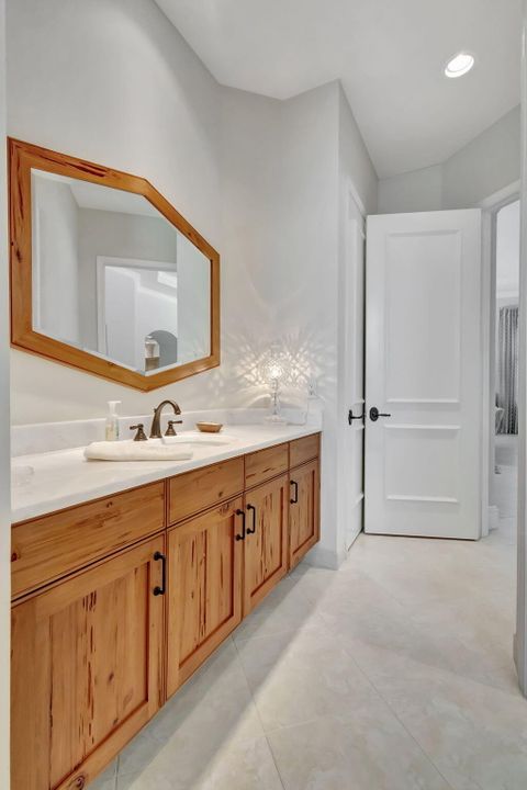 Под контрактом: $2,395,000 (4 спален, 5 ванн, 3872 Квадратных фут)