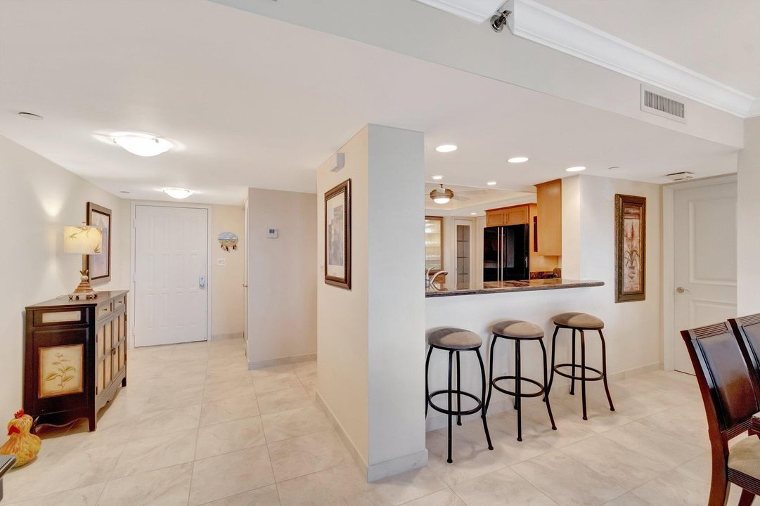 Под контрактом: $1,250,000 (2 спален, 2 ванн, 1452 Квадратных фут)