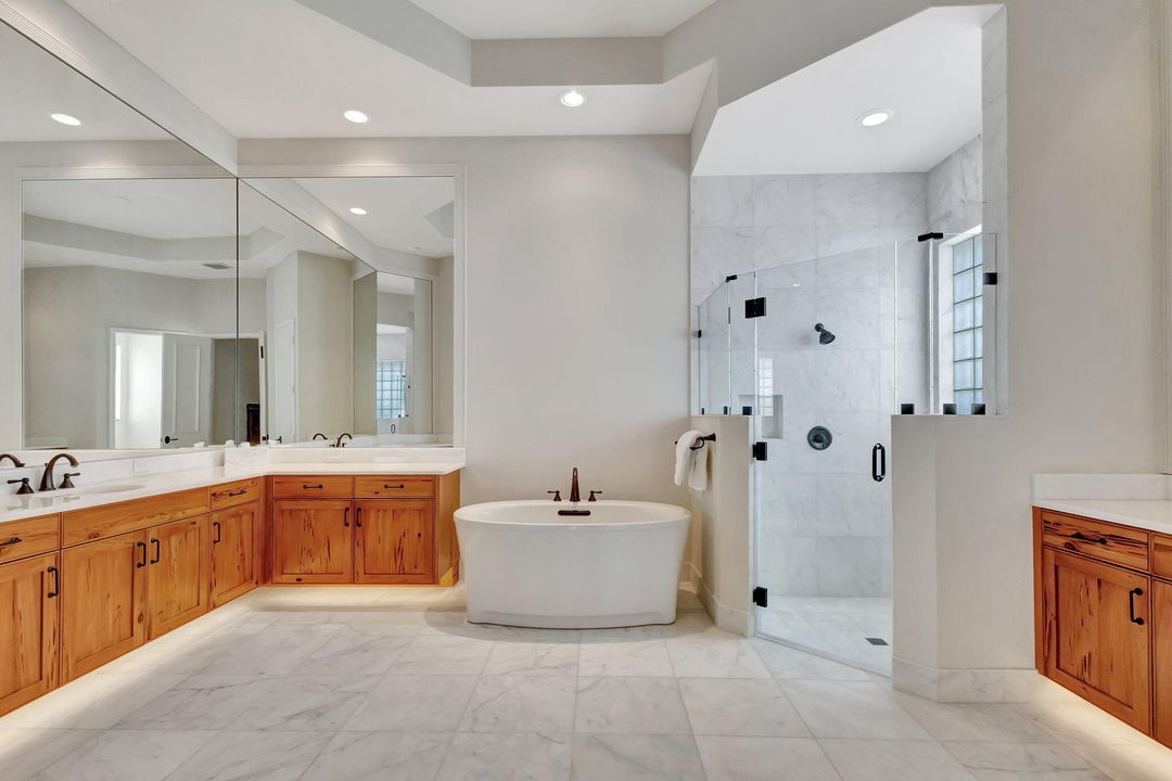 Под контрактом: $2,395,000 (4 спален, 5 ванн, 3872 Квадратных фут)