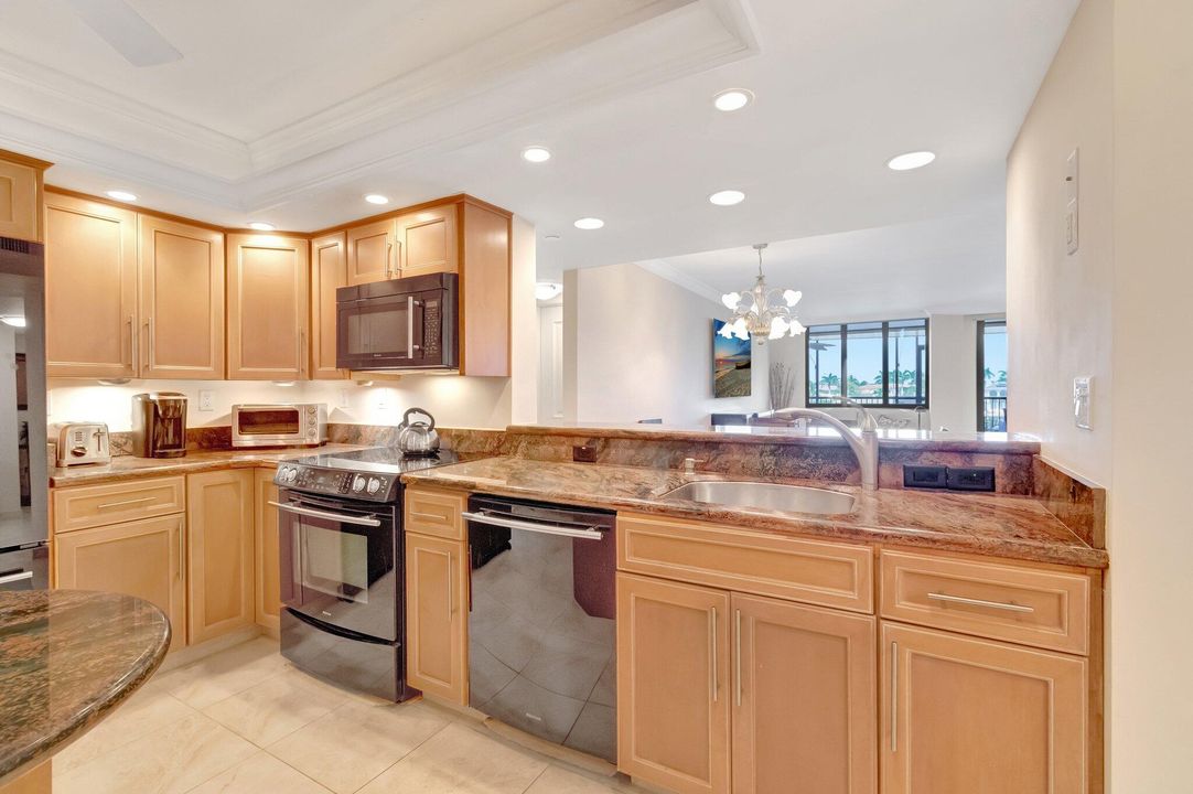 Под контрактом: $1,250,000 (2 спален, 2 ванн, 1452 Квадратных фут)