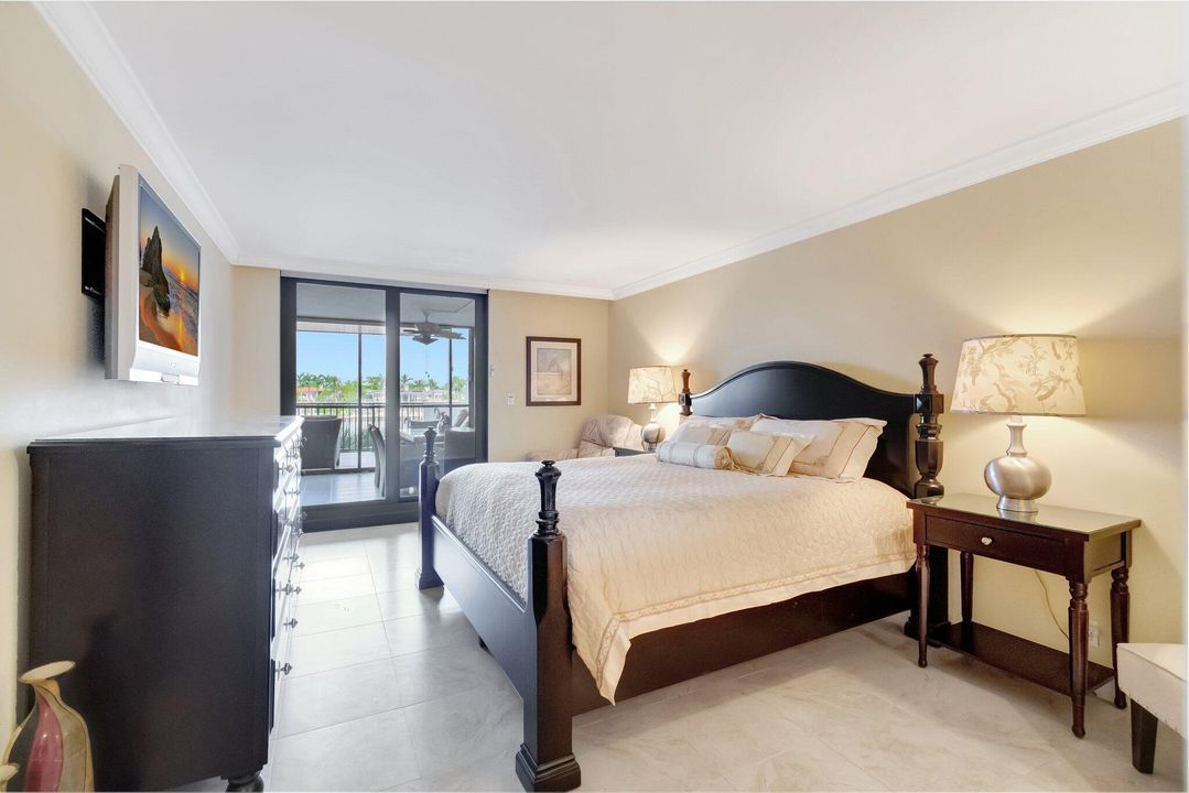 Под контрактом: $1,250,000 (2 спален, 2 ванн, 1452 Квадратных фут)