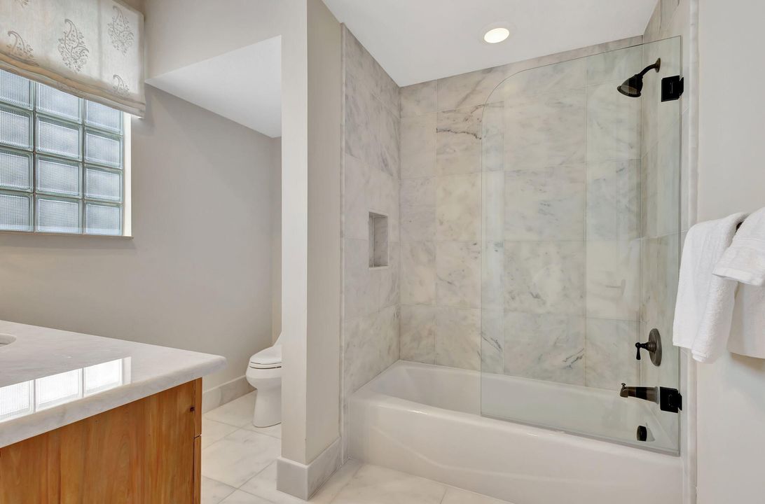 Под контрактом: $2,395,000 (4 спален, 5 ванн, 3872 Квадратных фут)