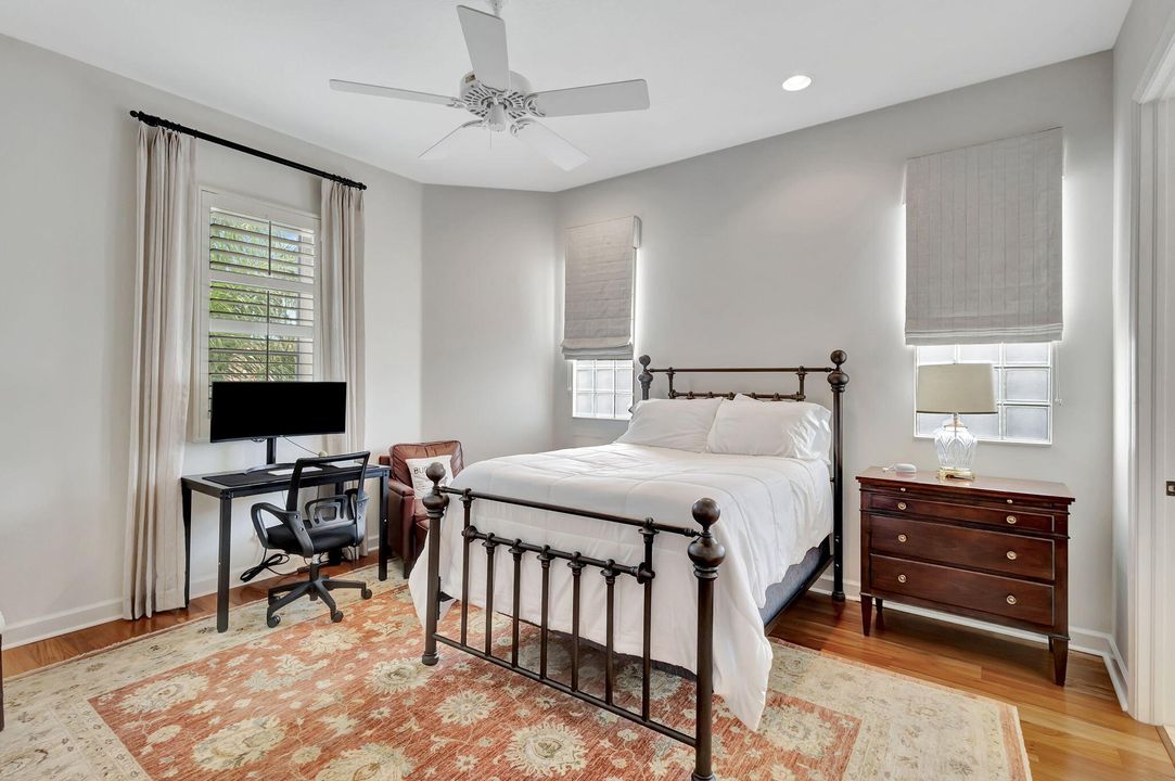 Под контрактом: $2,395,000 (4 спален, 5 ванн, 3872 Квадратных фут)