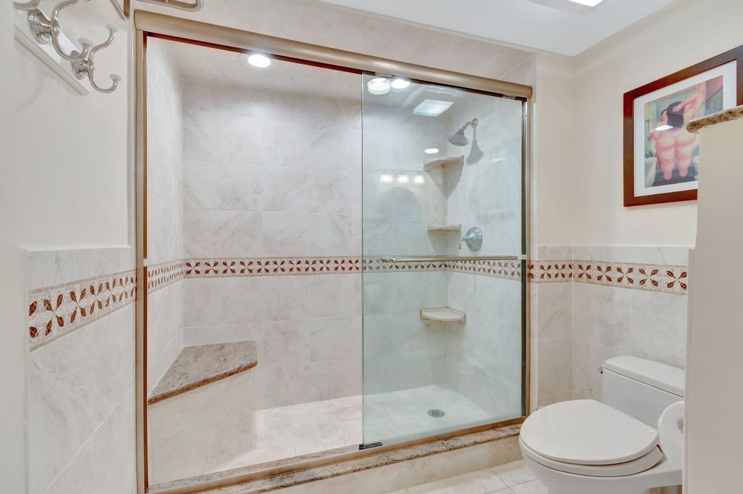 Под контрактом: $1,250,000 (2 спален, 2 ванн, 1452 Квадратных фут)