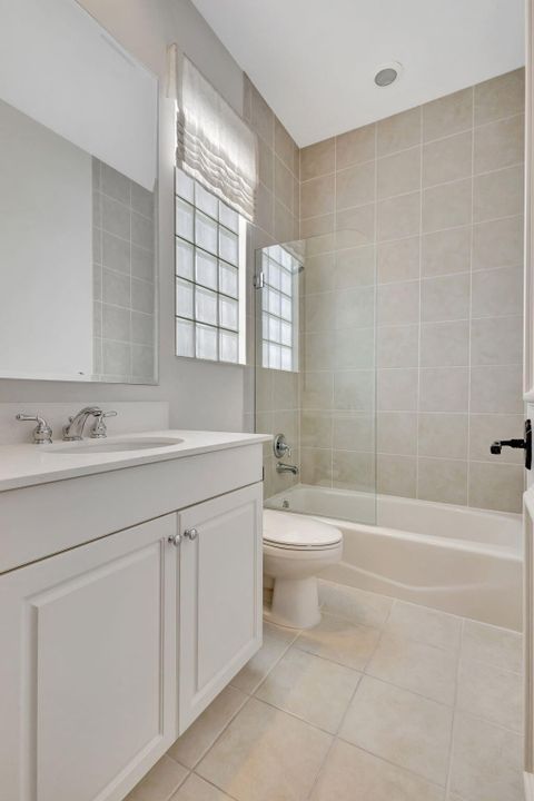 Под контрактом: $2,395,000 (4 спален, 5 ванн, 3872 Квадратных фут)