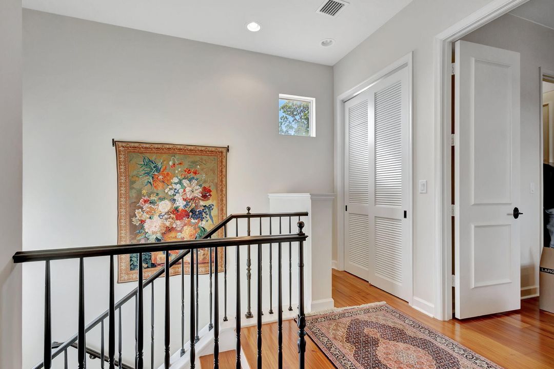 Под контрактом: $2,395,000 (4 спален, 5 ванн, 3872 Квадратных фут)