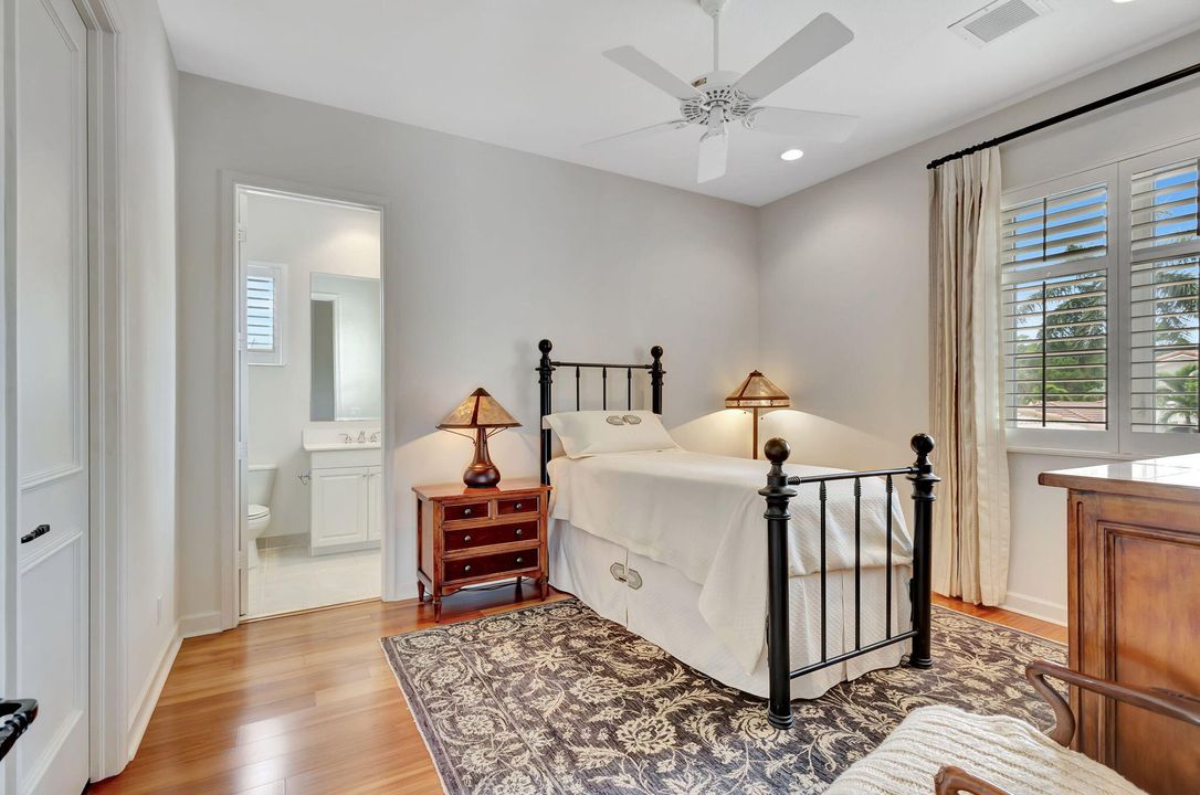 Под контрактом: $2,395,000 (4 спален, 5 ванн, 3872 Квадратных фут)