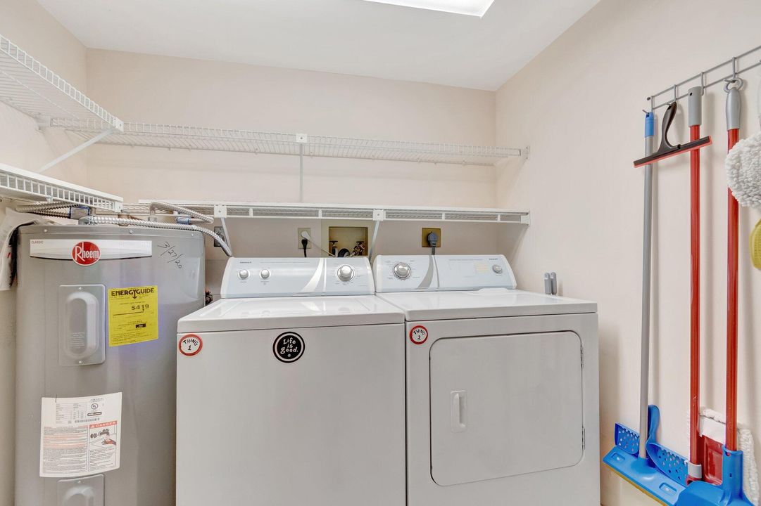 Под контрактом: $1,250,000 (2 спален, 2 ванн, 1452 Квадратных фут)