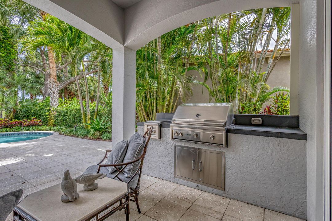 Под контрактом: $2,395,000 (4 спален, 5 ванн, 3872 Квадратных фут)