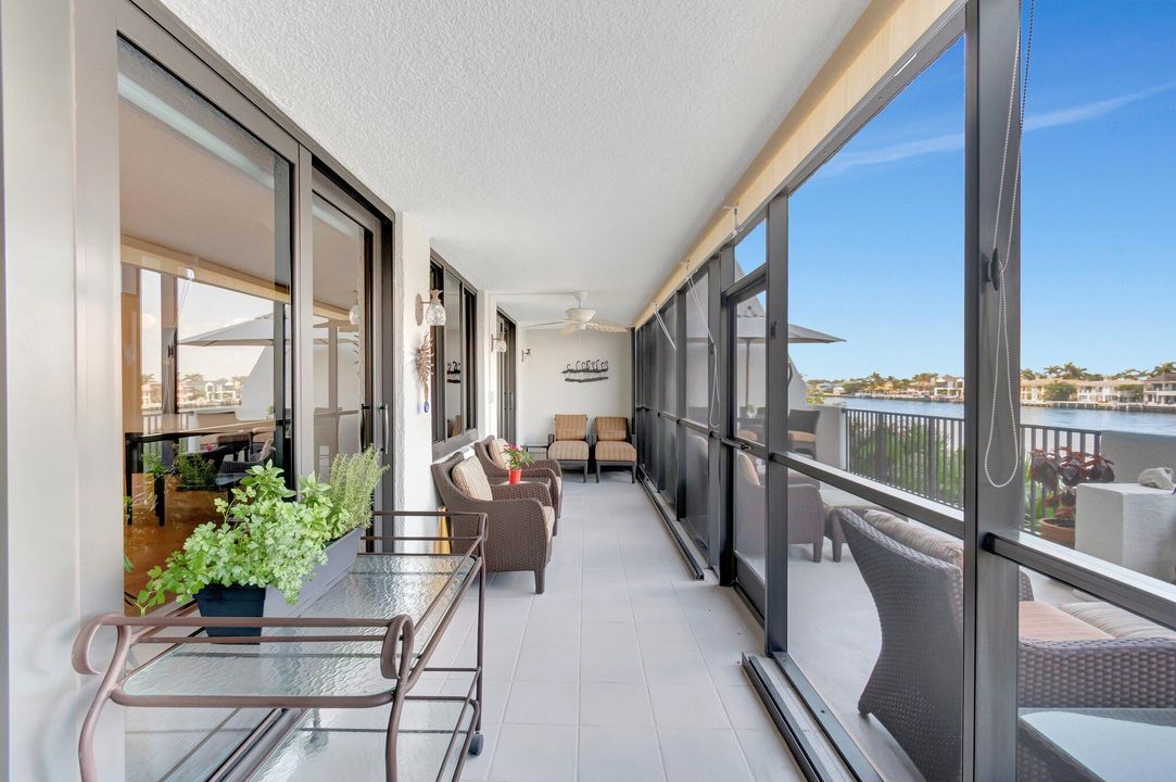 Под контрактом: $1,250,000 (2 спален, 2 ванн, 1452 Квадратных фут)