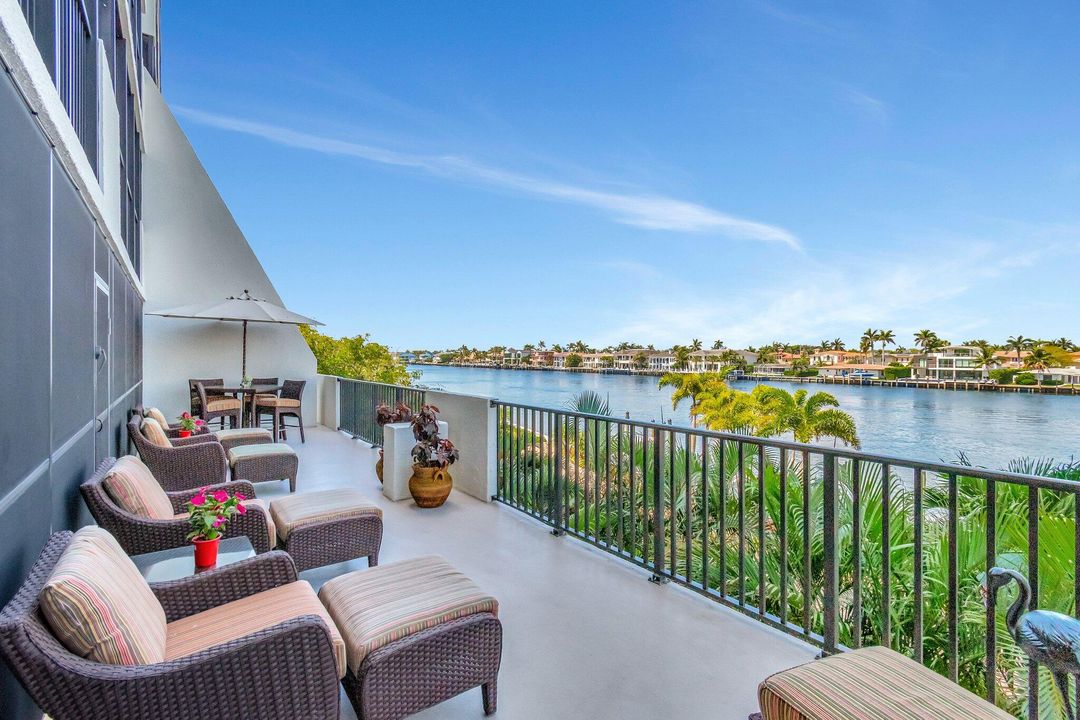 Под контрактом: $1,250,000 (2 спален, 2 ванн, 1452 Квадратных фут)