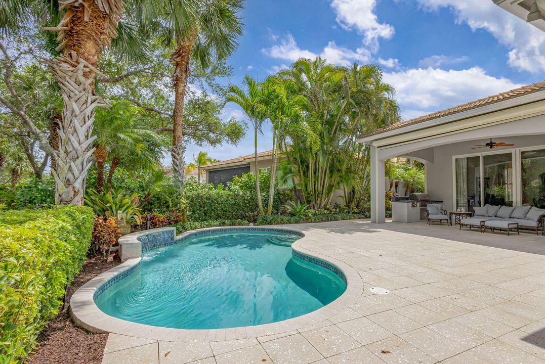 Под контрактом: $2,395,000 (4 спален, 5 ванн, 3872 Квадратных фут)