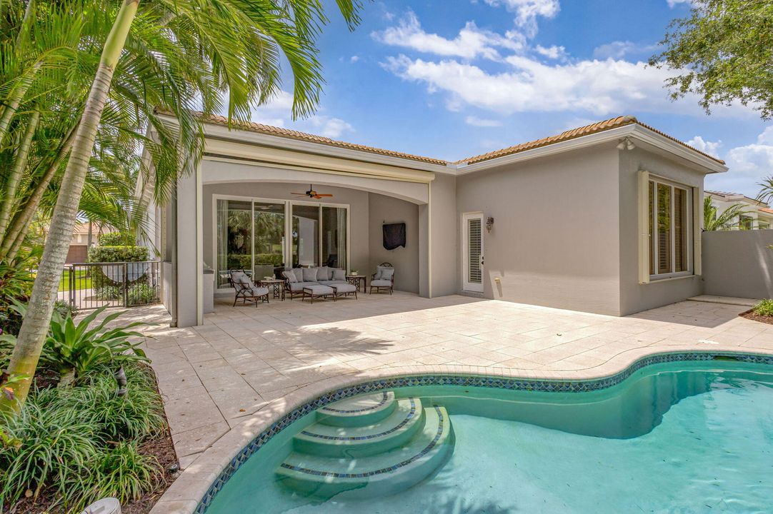 Под контрактом: $2,395,000 (4 спален, 5 ванн, 3872 Квадратных фут)