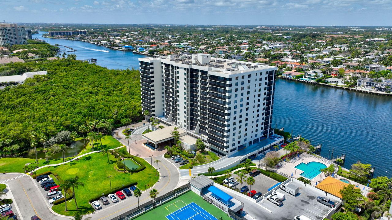 Под контрактом: $1,250,000 (2 спален, 2 ванн, 1452 Квадратных фут)