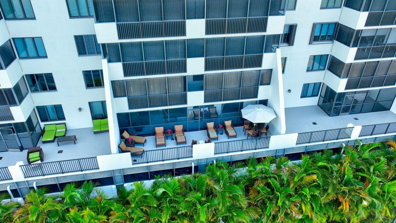 Под контрактом: $1,250,000 (2 спален, 2 ванн, 1452 Квадратных фут)