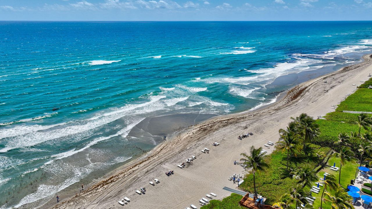 Под контрактом: $1,250,000 (2 спален, 2 ванн, 1452 Квадратных фут)