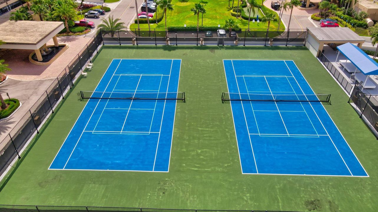 Под контрактом: $1,250,000 (2 спален, 2 ванн, 1452 Квадратных фут)