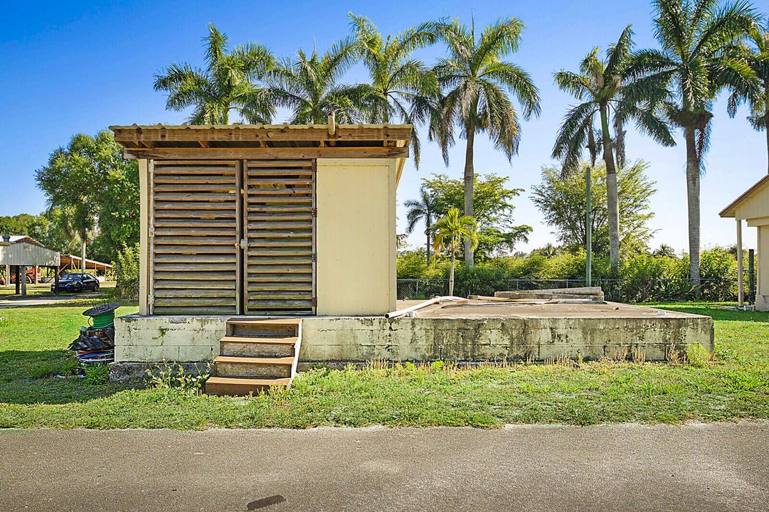 For Sale: $3,299,000 (6 beds, 4 baths, 5244 Square Feet)