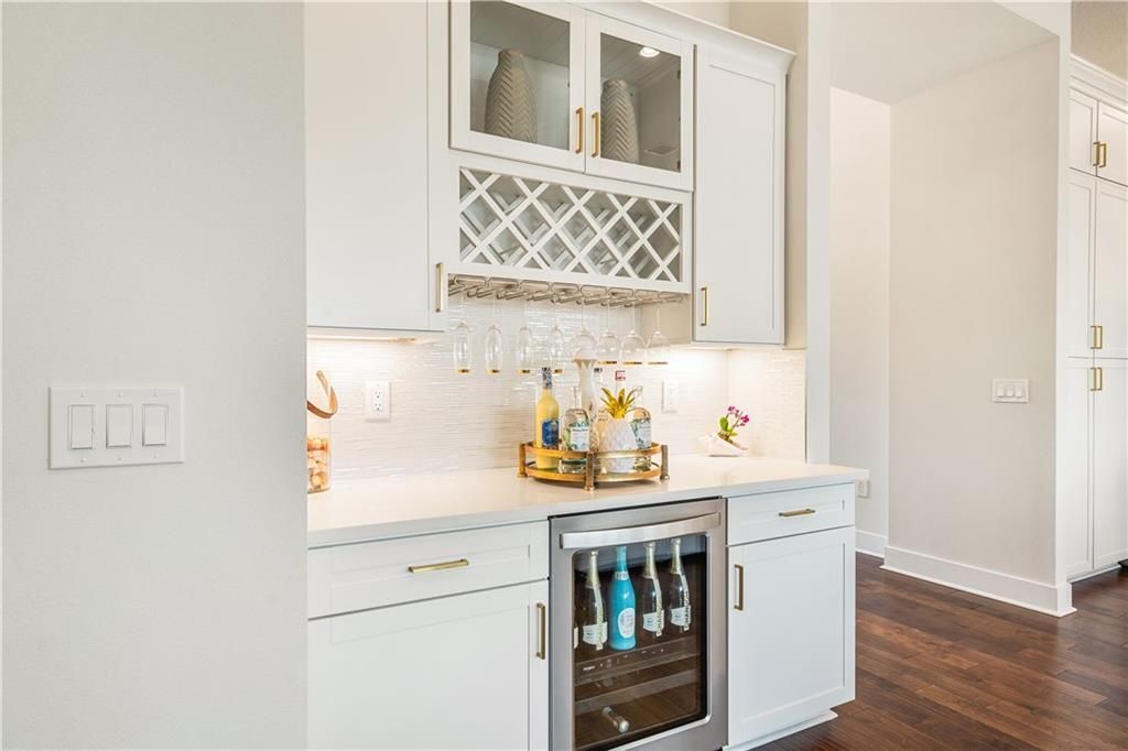 Active With Contract: $1,350,000 (3 beds, 3 baths, 2578 Square Feet)