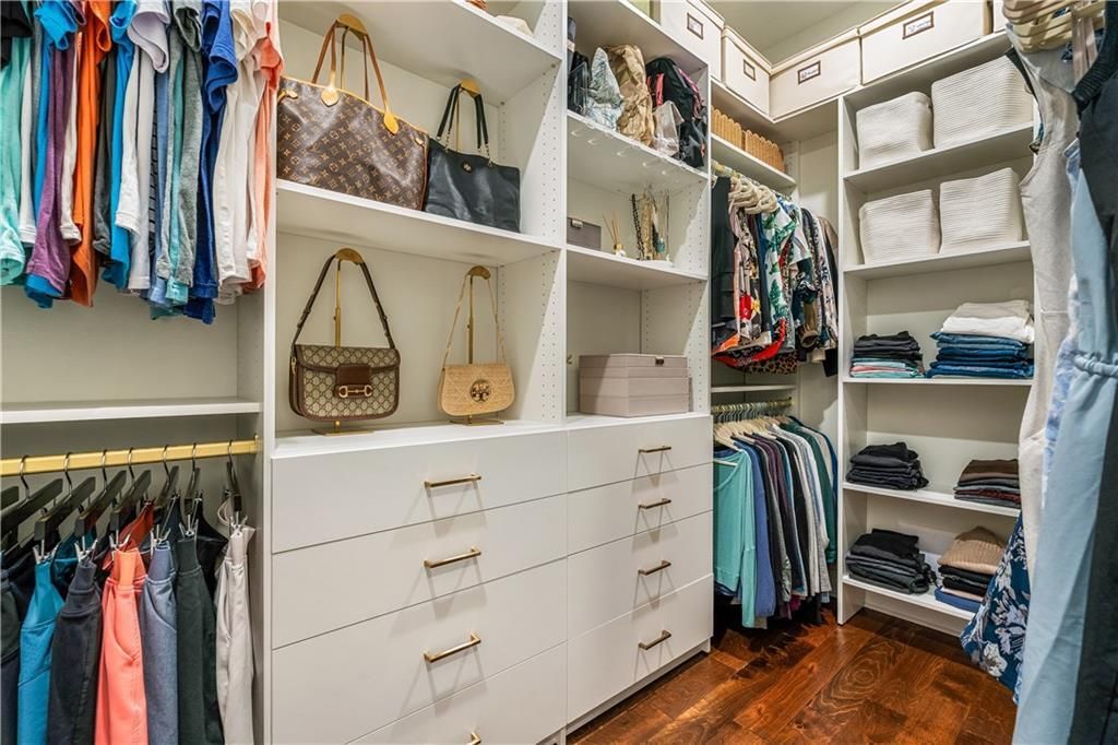 Active With Contract: $1,350,000 (3 beds, 3 baths, 2578 Square Feet)