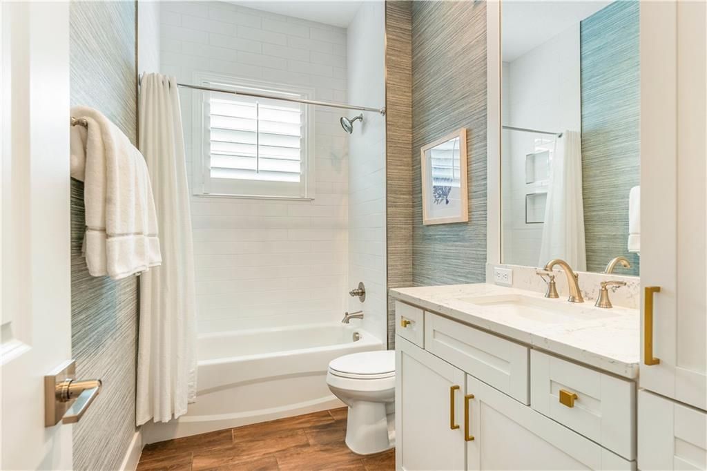 Active With Contract: $1,350,000 (3 beds, 3 baths, 2578 Square Feet)