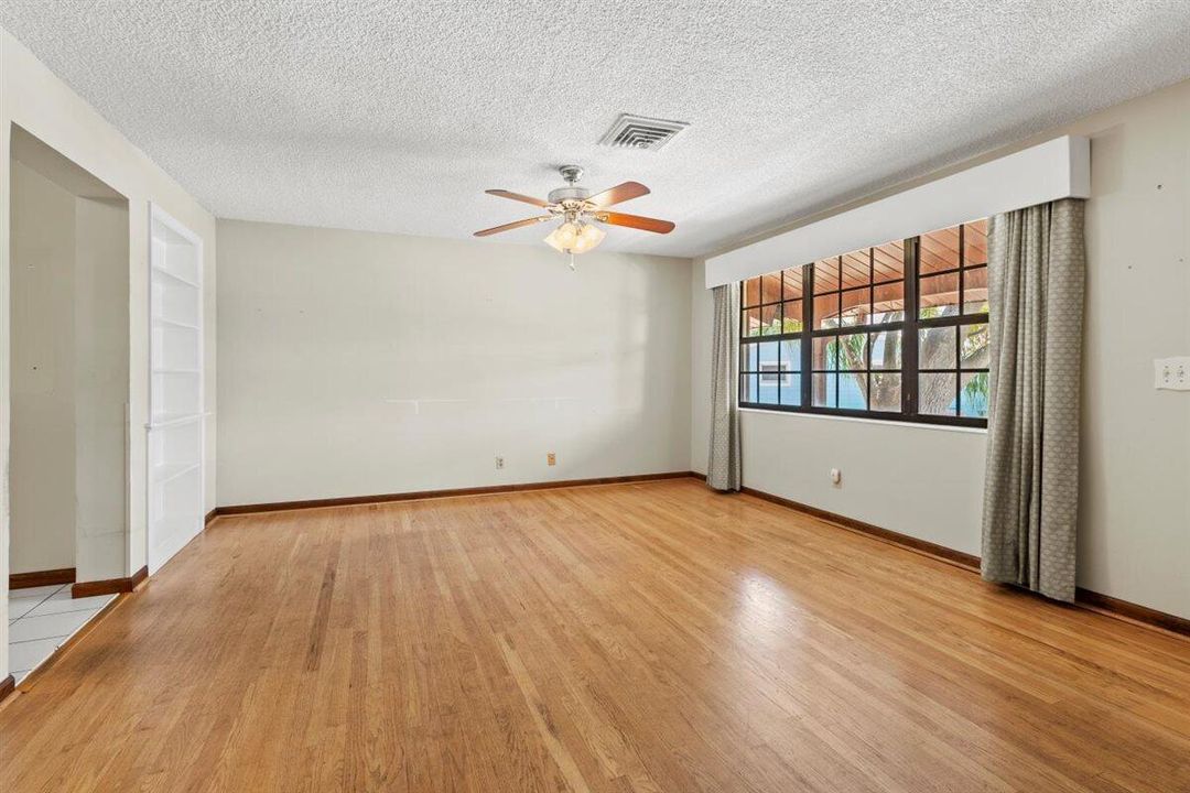 En Venta: $1,250,000 (3 camas, 2 baños, 1786 Pies cuadrados)