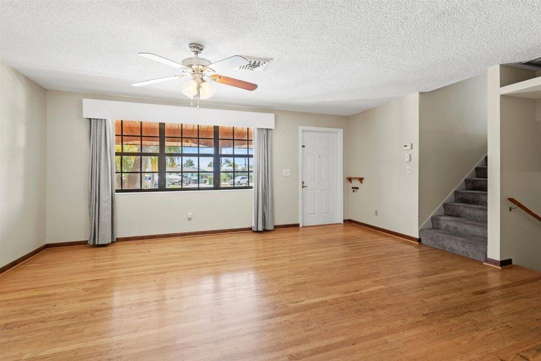En Venta: $1,250,000 (3 camas, 2 baños, 1786 Pies cuadrados)