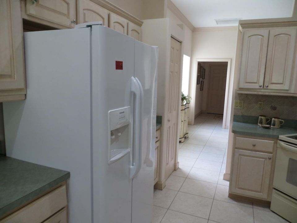 For Sale: $399,900 (3 beds, 2 baths, 2017 Square Feet)