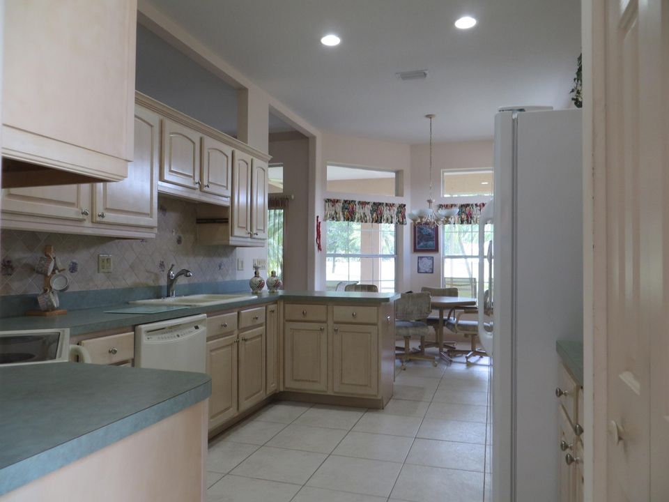 For Sale: $399,900 (3 beds, 2 baths, 2017 Square Feet)