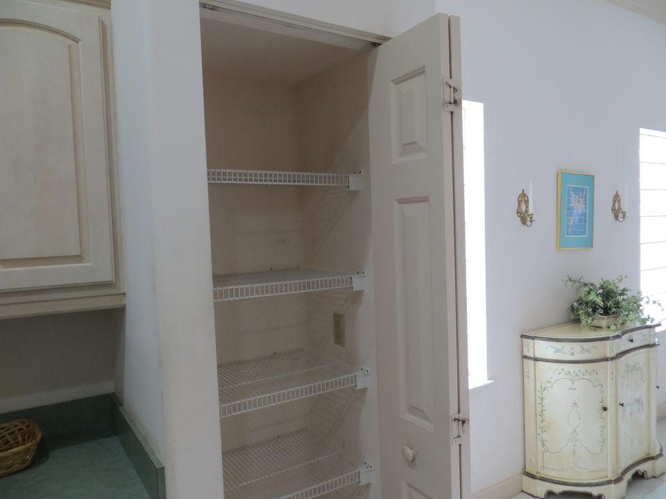 For Sale: $399,900 (3 beds, 2 baths, 2017 Square Feet)