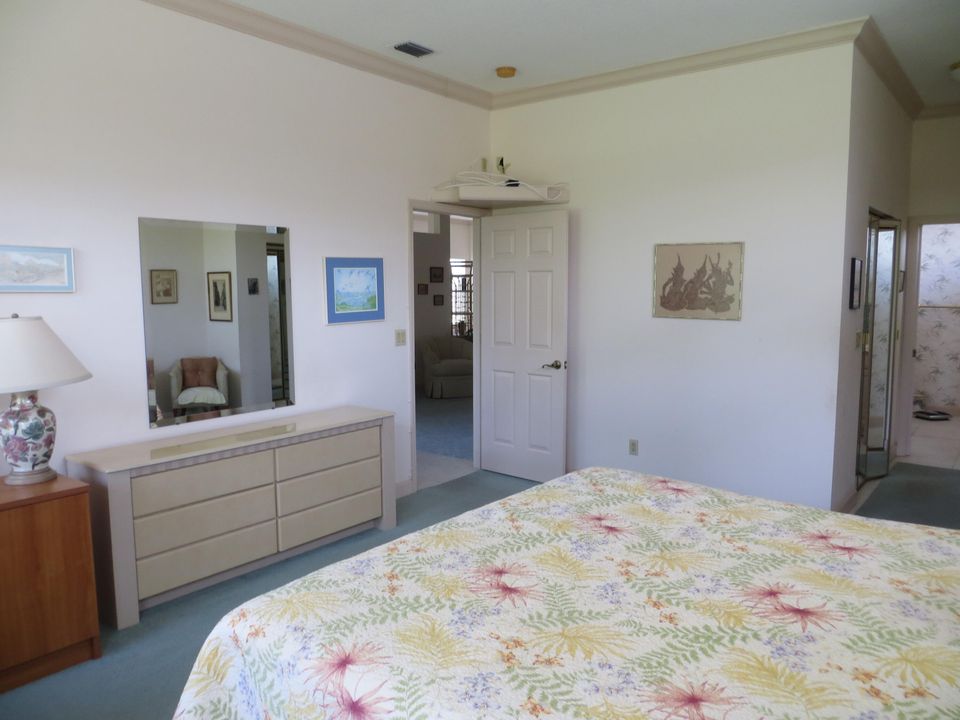 For Sale: $399,900 (3 beds, 2 baths, 2017 Square Feet)