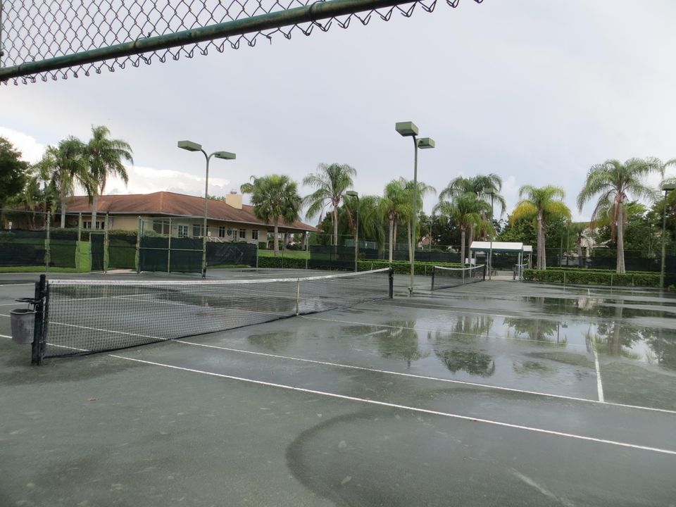 For Sale: $399,900 (3 beds, 2 baths, 2017 Square Feet)