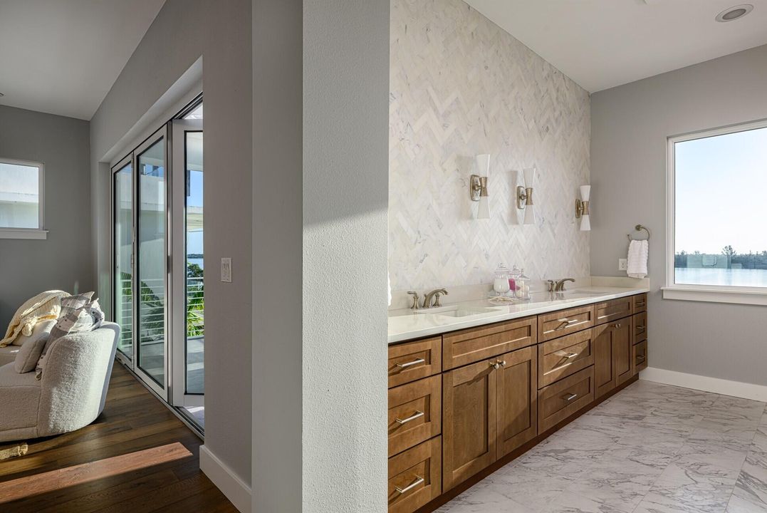 На продажу: $2,999,000 (4 спален, 4 ванн, 3501 Квадратных фут)