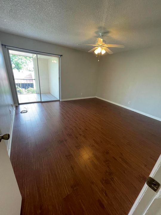 Activo con contrato: $260,000 (3 camas, 2 baños, 1286 Pies cuadrados)